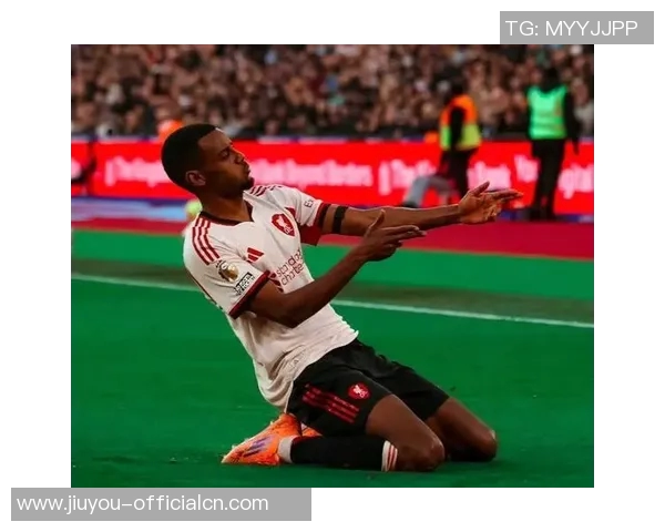 英超焦点战那不勒斯4-0大胜曼联乌龙球引发争议判罚全场沸腾