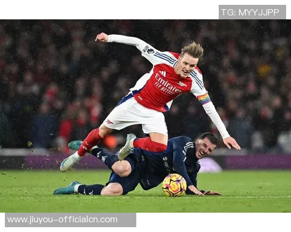 足总杯惊心动魄阿森纳逆转曼联引发争议判罚全场沸腾