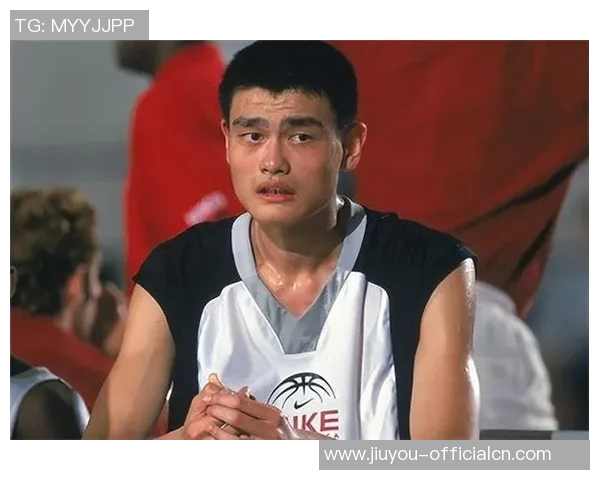 姚明博士的风采与成就：一张照片背后的故事与启示