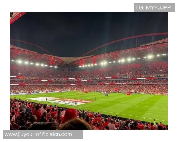 欧冠激战曼联大胜本菲卡6比2神奇扑救瞬间点燃全场激情 欧冠激战曼联大胜本菲卡6比2神奇扑救瞬间点燃全场激情