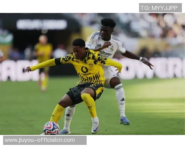 友谊赛精彩回顾里昂大胜多特蒙德补时进球点燃全场激情 友谊赛精彩回顾里昂大胜多特蒙德补时进球点燃全场激情