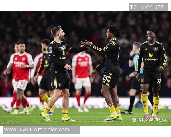 德甲精彩对决阿森纳与曼联激战成和绝杀瞬间引发全场狂欢