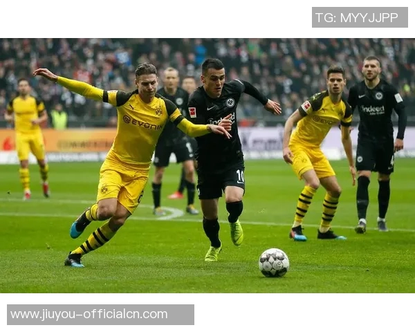 德甲巅峰对决:多特蒙德4-0狂胜拜仁乌龙球成比赛转折点 德甲巅峰对决:多特蒙德4-0狂胜拜仁乌龙球成比赛转折点