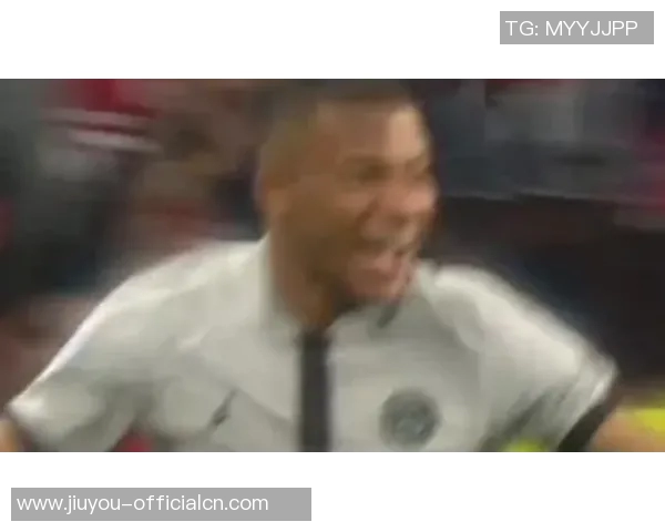 足总杯精彩对决里昂轻取那不勒斯乌龙球引爆全场激情瞬间 足总杯精彩对决里昂轻取那不勒斯乌龙球引爆全场激情瞬间