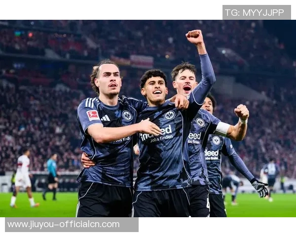 德甲激战：里昂惊险逆转尤文图斯全场沸腾的精彩瞬间解析